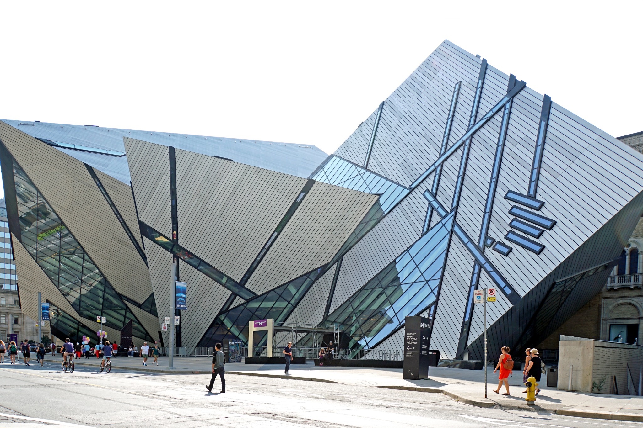 The Royal Ontario Museum in downtown Toronto, showing the dramatic glass-and-aluminum Michael Lee-Chin Crystal. The museum is one of the city's best-known cultural attractions.